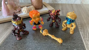 Lot de 4 petites figurines monstres