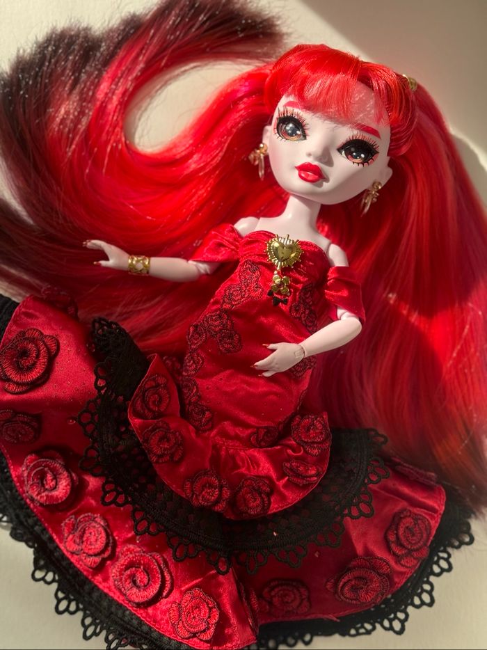 Rosy shadow High Rainbow High custom - photo numéro 2