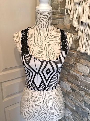 Top court marque Coolcat noir et crème  taille S