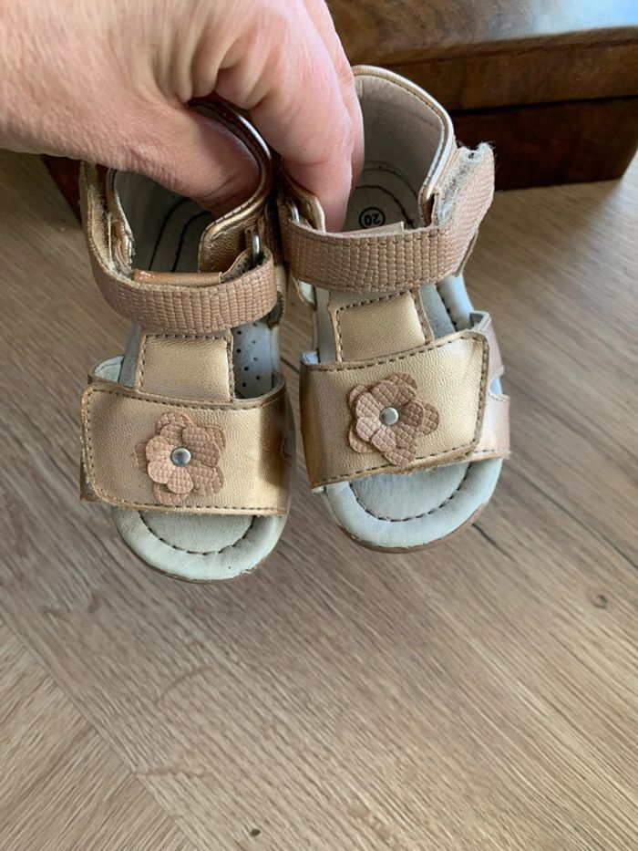 Nu pied bébé fille 20 - photo numéro 8