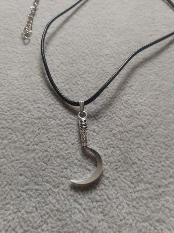 Collier faucille argentée
