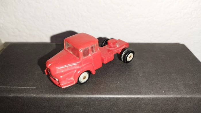 Micro Miniatures Norev France Tracteur Unic Rouge 1:86 made in france cabine