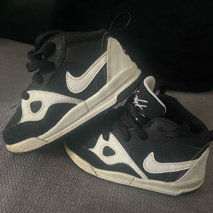 Baskets Nike bon état taille 22