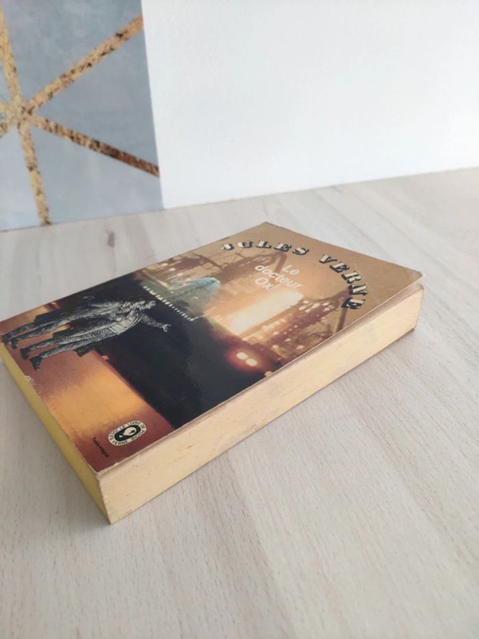 Livre poche Le docteur ox Jules Verne - photo numéro 3