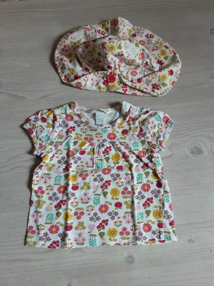 T-shirt et chapeau fleurs (T. 74/80)