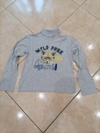 Sous pull à col roulé manche longue, en bon état, taille 10ans.