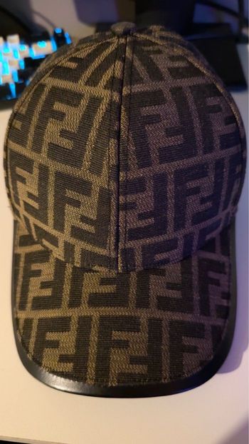 Casquette fendi