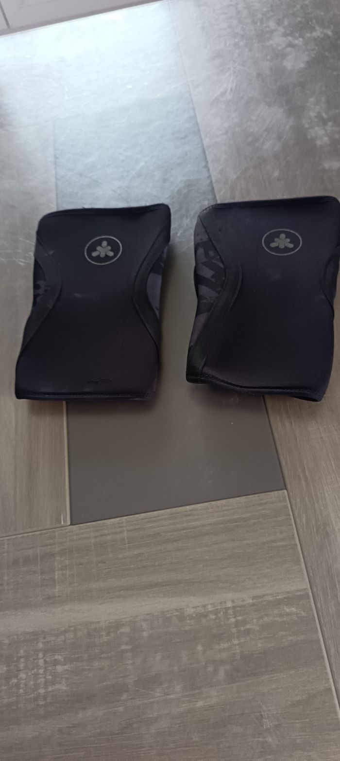 Vends genouillères - photo numéro 2