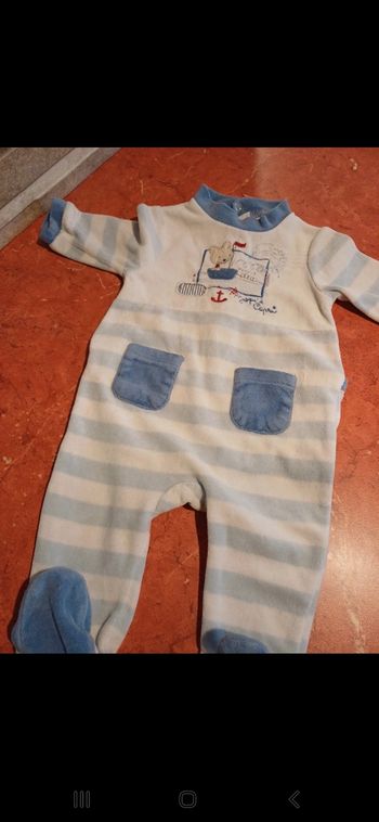 Pyjama bébé taille 6 mois