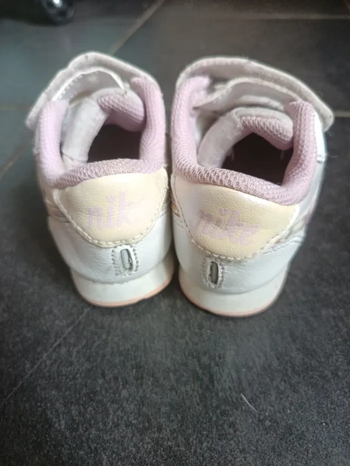 Baskets Nike Md Valiant PS scratch fille Blanc rose 21 - photo numéro 3