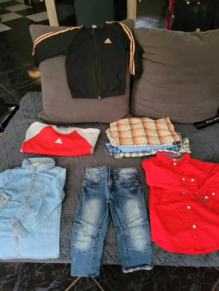 Un bac de vêtements garçon 2 ans - photo numéro 5