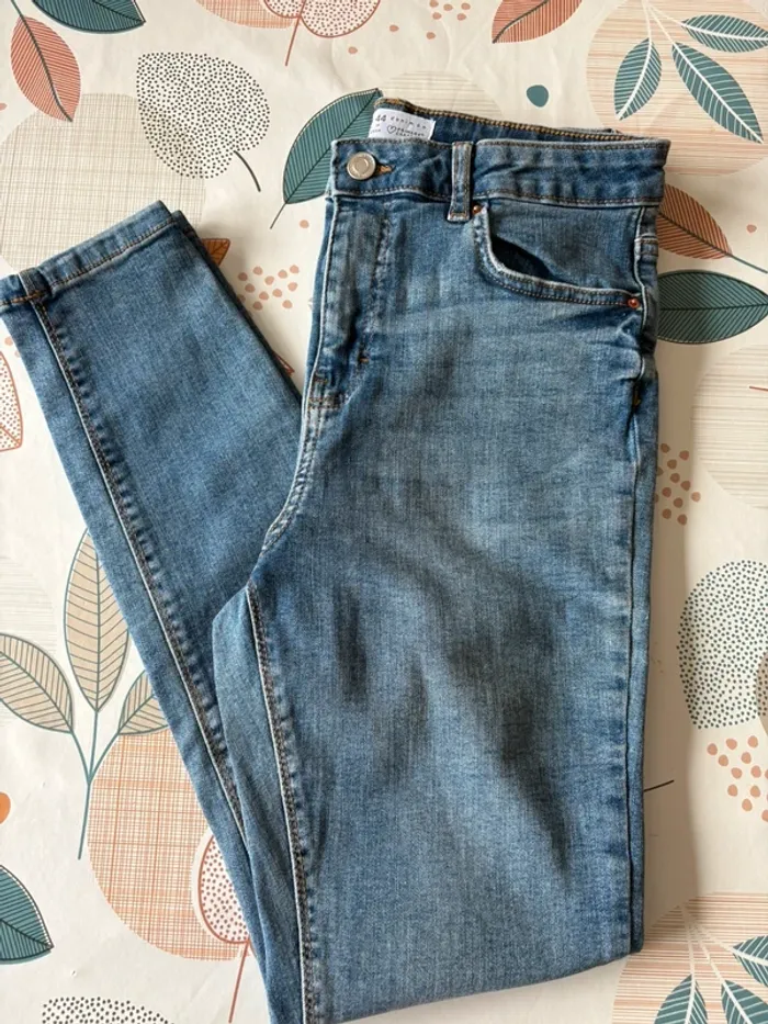 Lot de trois, jeans neuf, juste lavé jamais porté, taille 40 - photo numéro 3