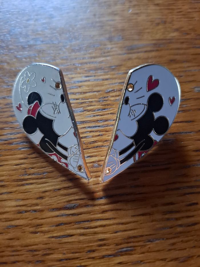 Pins disney