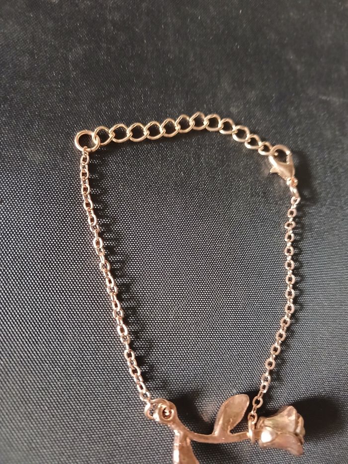 Bracelet doré avec fleur - photo numéro 3