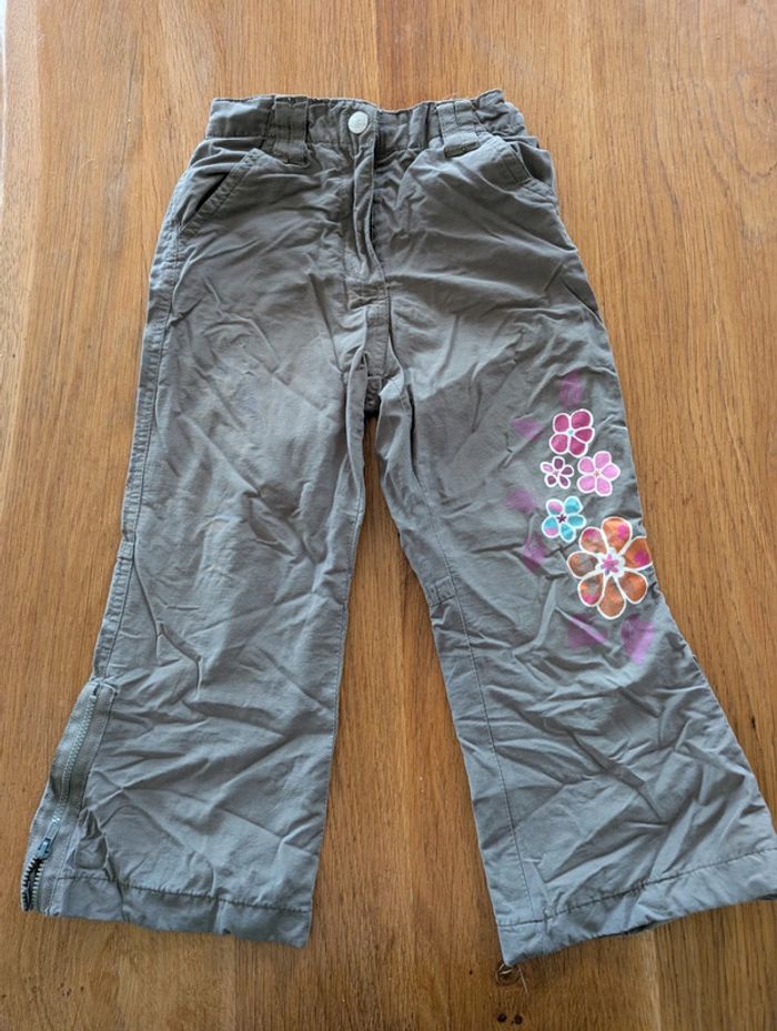 Pantalon large kaki motifs fleurs 4 ans