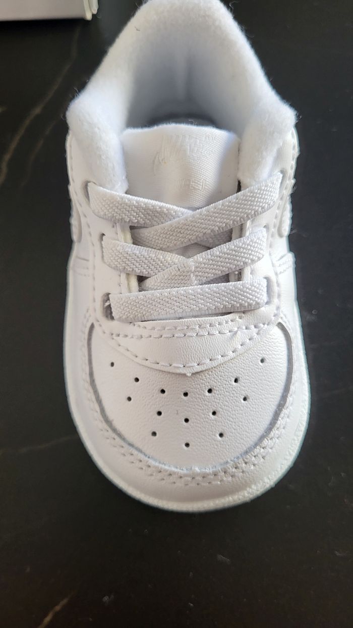 Basket Nike force1 taille 18,5 - photo numéro 4
