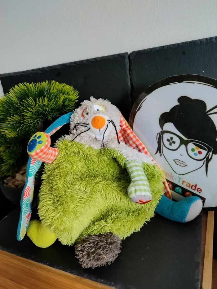 doudou lapin funky garden carotte bleu gris vert rond spirale carreau DD003330
