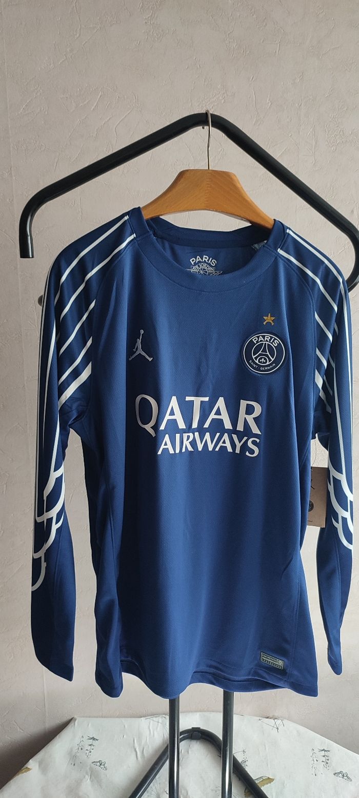 Maillot collector du "PSG CHAMPION OF EUROPE 25 ICI C'EST PARIS" - photo numéro 10