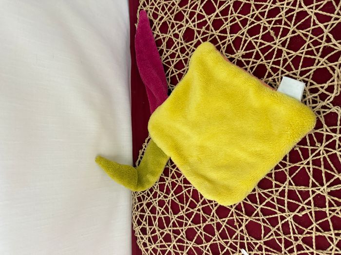 doudou plat carré oreilles jaune , vert , bordeau , orange - photo numéro 2