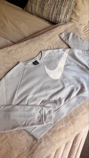Sweat Nike crop top taille M femme 
