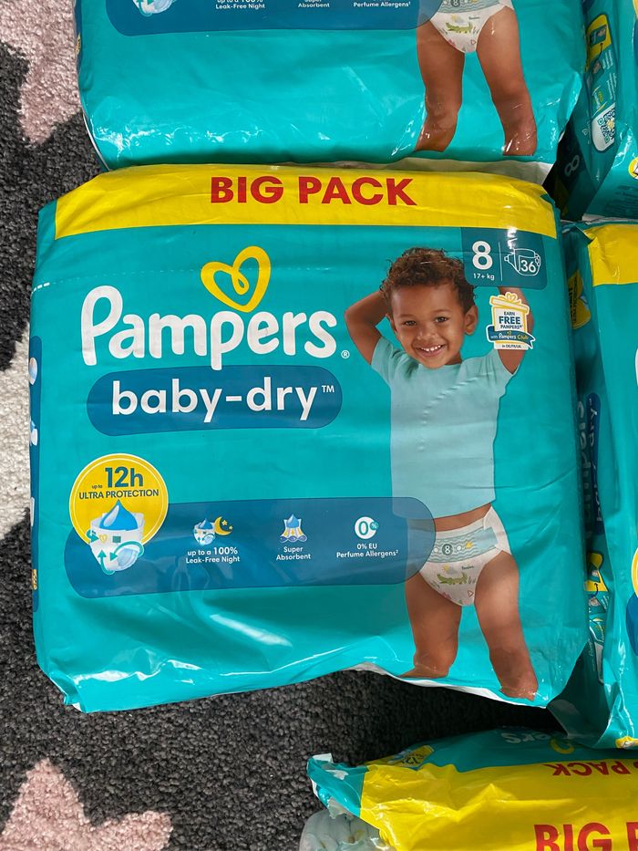 Pampers taille 8 couches à scratch - photo numéro 2