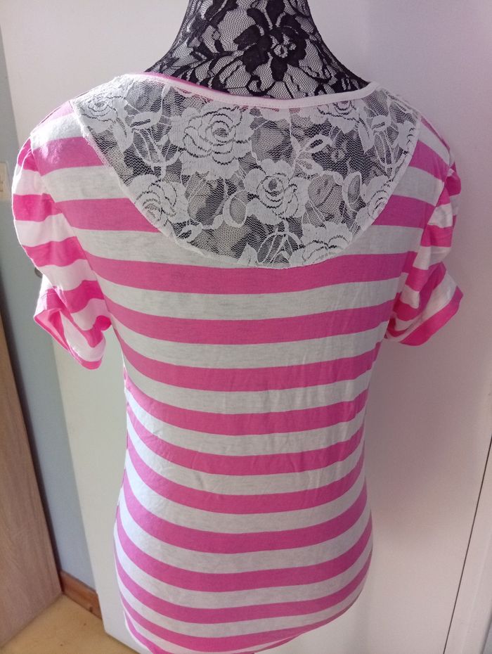 Joli tee-shirt avec p'tite dentelle à l' arrière - photo numéro 5