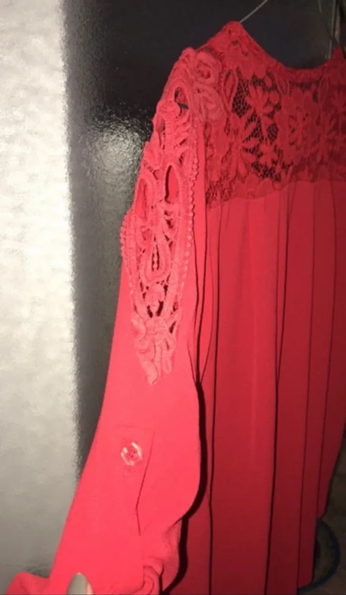 Blouse rouge avec dentelle - photo numéro 6