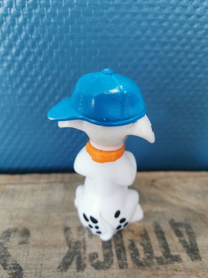 Figurine Dalmatien avec casquette bleue Disney - photo numéro 3