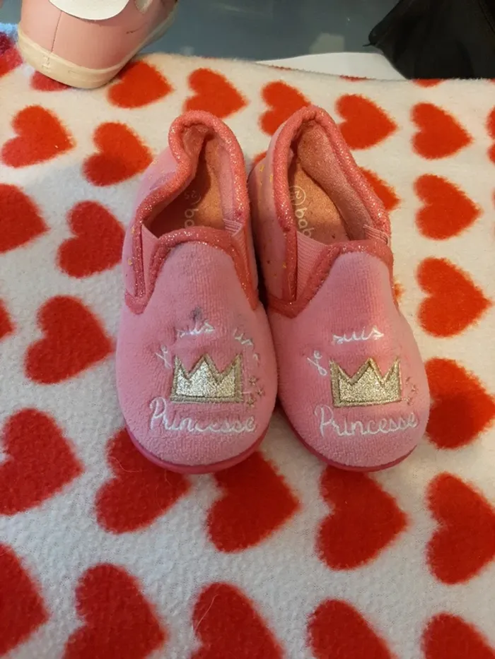 Chaussons pantoufles babygro pointure 25 fille
