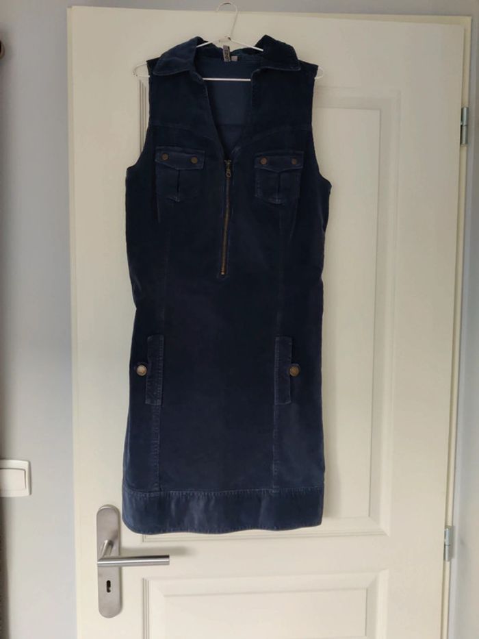 Robe en velours bleu - photo numéro 3