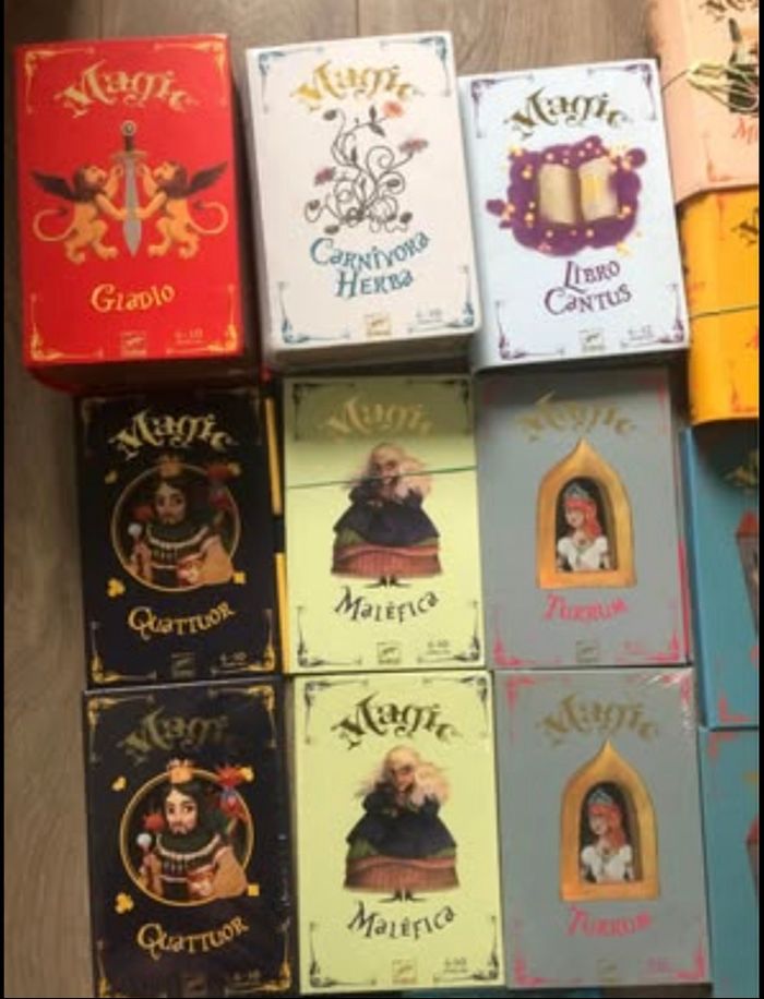 Lot de 16 jeux Djeco Magic  Certains sont neuf et emballés - photo numéro 2