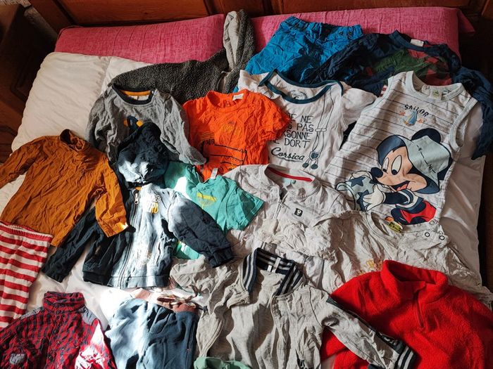 Lot d'une trentaine de vêtements 18 mois - photo numéro 4