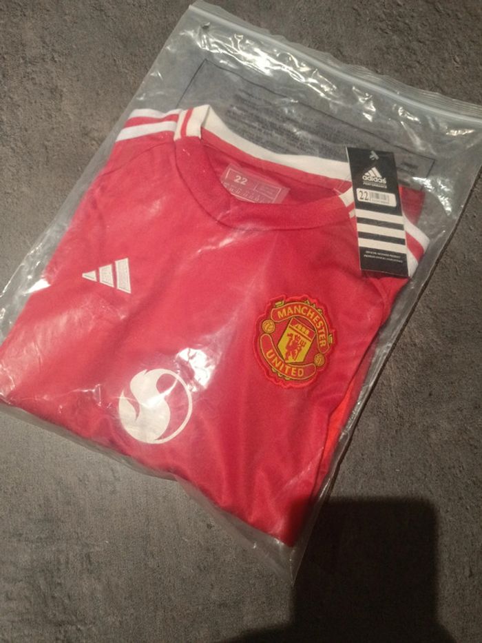Tenue foot Manchester United rouge. T.22 - photo numéro 5
