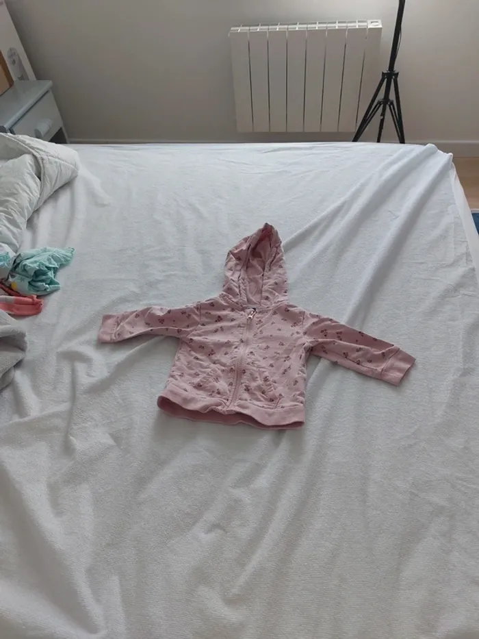 Veste à capuche fille 18mois