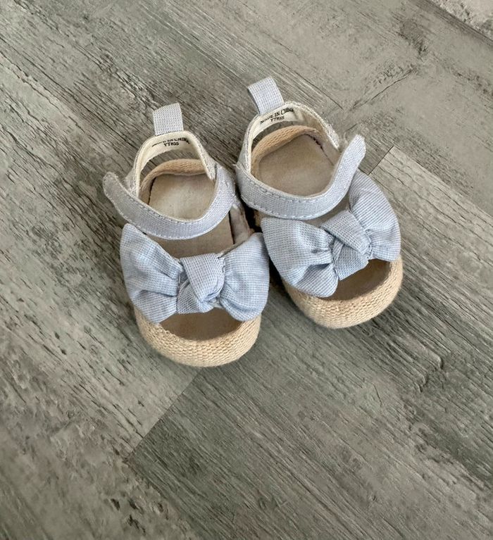 Lot de paires de chaussures. - photo numéro 2