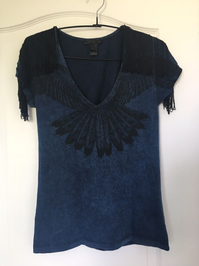 T-shirt Mango bleu marine et franges noires très bon état - photo numéro 3