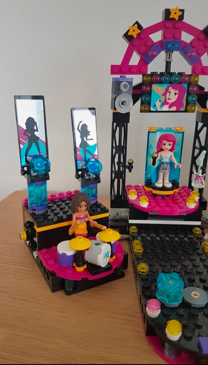 Lego friends 
La scène de la chanteuse
Excellent état 
Complet
Set 41105 - photo numéro 5