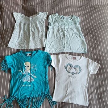 Lot 2 tee shirts 8 ans tons bleu ( les 2 de gauche sont vendus )
