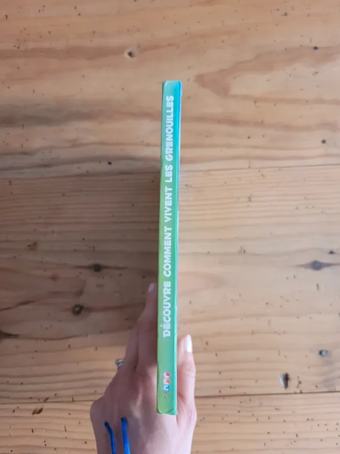 Livre cartonné documentaire Les Grenouilles - photo numéro 2