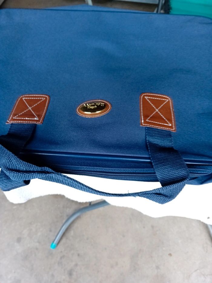 Valise - photo numéro 2