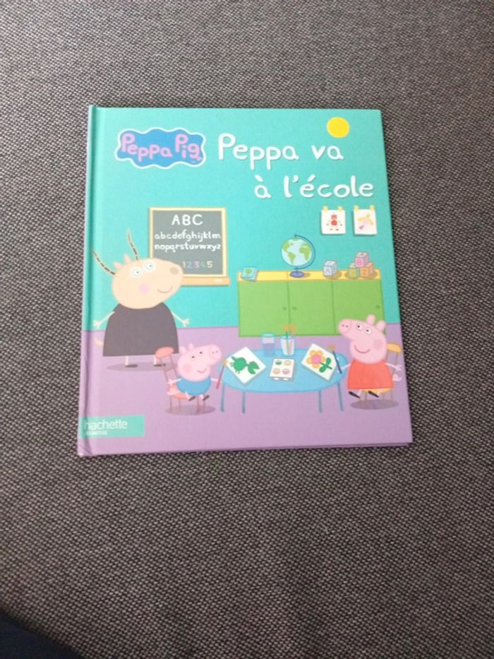 Peppa va à l'école