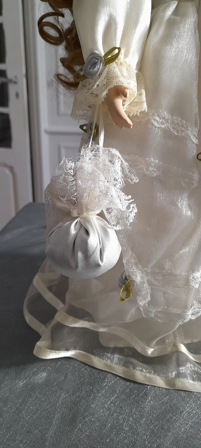 Poupée en porcelaine - photo numéro 5