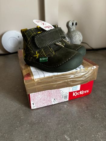 Chaussure kickers  Neuve avec boîte d’origine  Taille 18