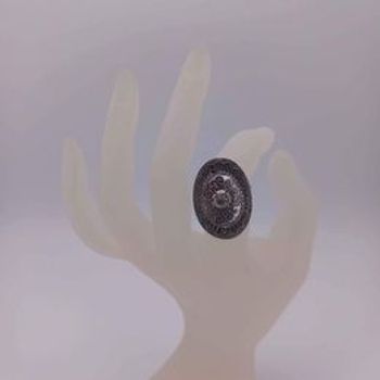 Bague ovale à motifs striés