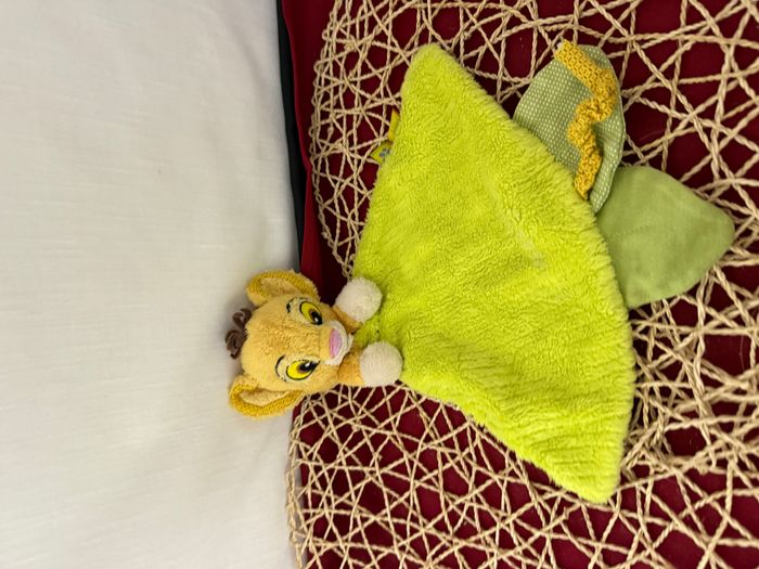 Doudou plat le roi lion Simba vert soleil DISNEY plus de soleil - photo numéro 4