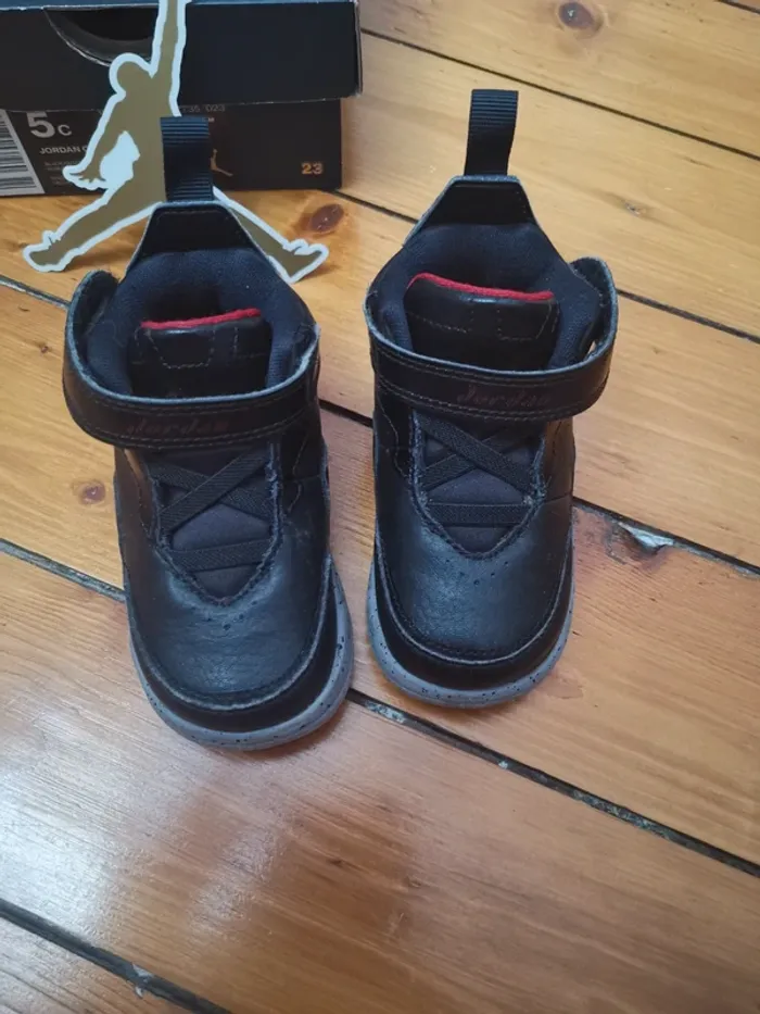 Baskets bébé jordan pointure 21 - photo numéro 3