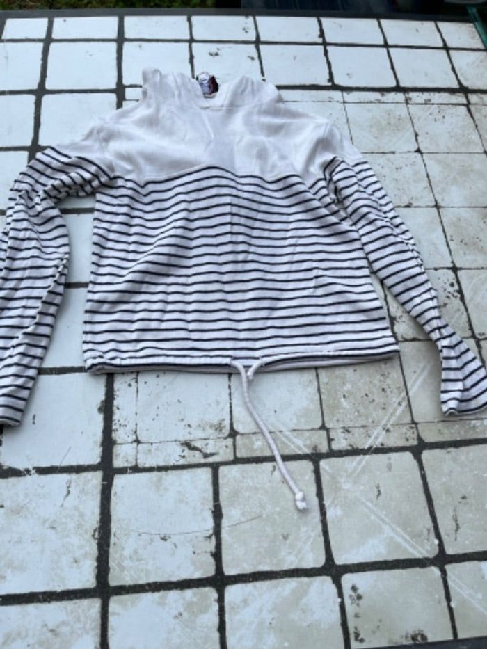 Sweat-shirt rayé à capuche