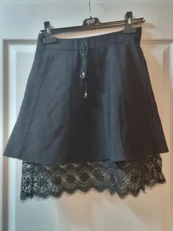 Jupe noir en dentelle