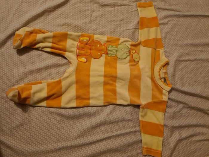 Lot 3 pyjamas velours 6 mois - photo numéro 5