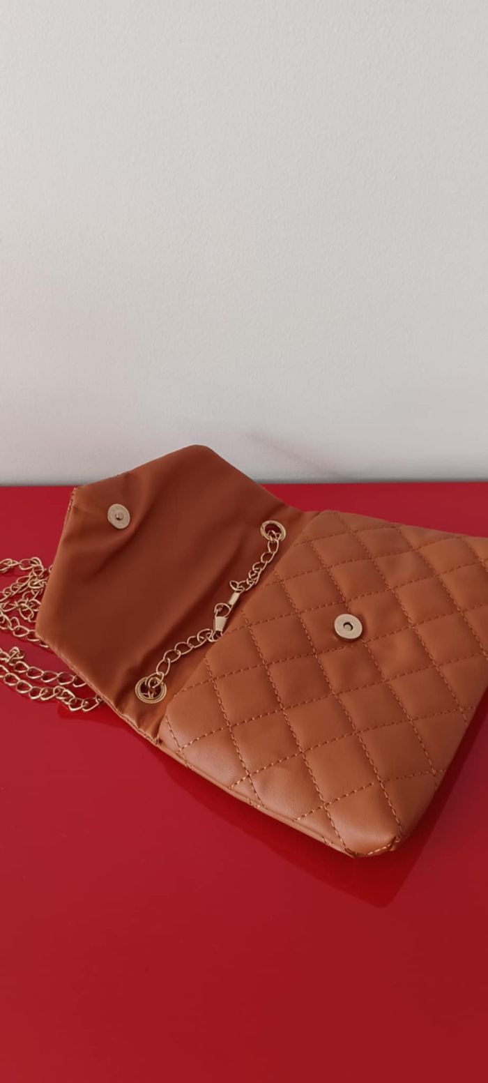Petit sac à main beige/camel avec bandoulière dorée - photo numéro 4